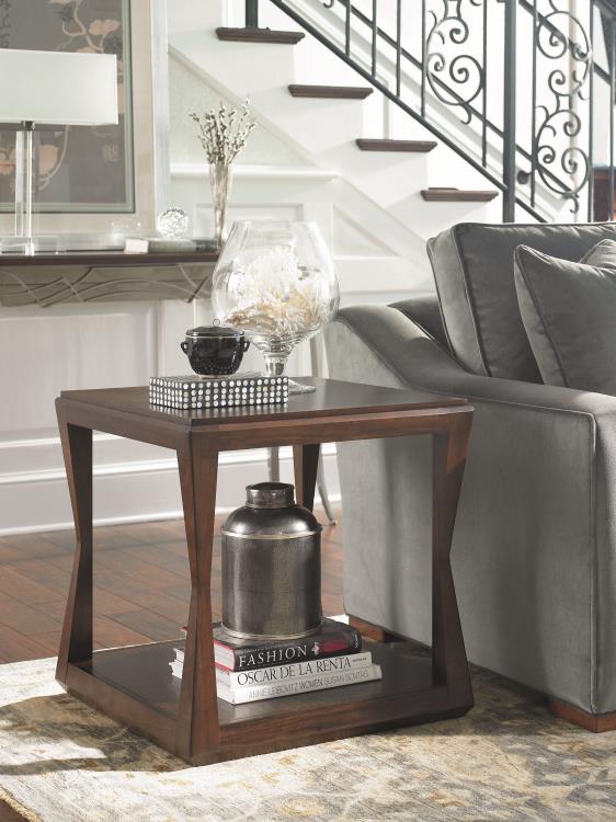 Paragon Club Decoeur Chairside Table - Paragon